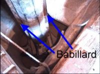 le babillard sur le gros fer de meule