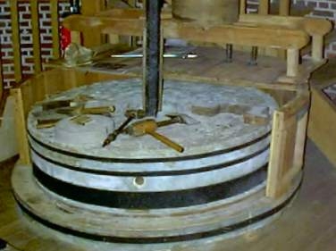 La deuxième paire de meules, archure déposée