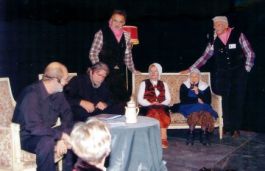 Paulette, Francine, Yves et Jean Pierre sur la scène du spectacle